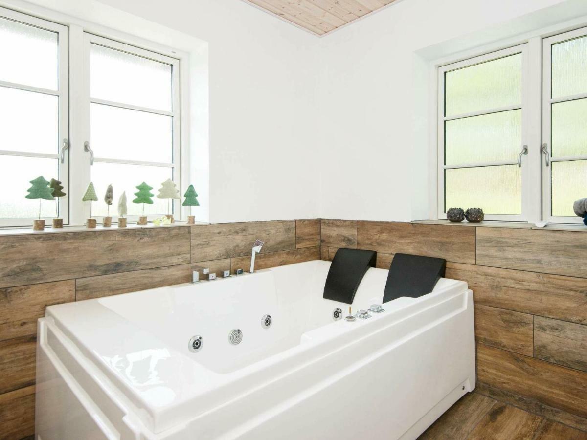 10 Person Holiday Home In Glesborg 외부 사진